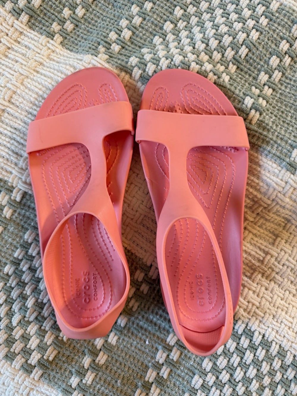 Women’s CROCS pink sandals